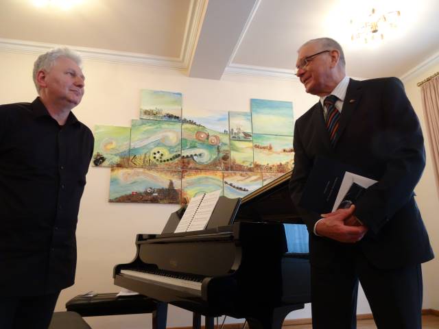 Konzert und Übergabe des Pirmasenser Klavierbüchleins an Herrn Landrat Duppré am 15.März 2015              Foto Dr. Peter Schiedemaier